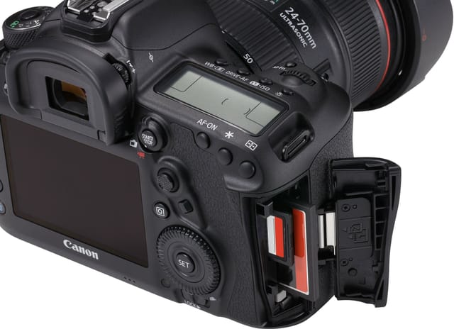 Товар Зеркальный фотоаппарат Canon Зеркальный фотоаппарат EOS 5D Mark IV Body 1483C025