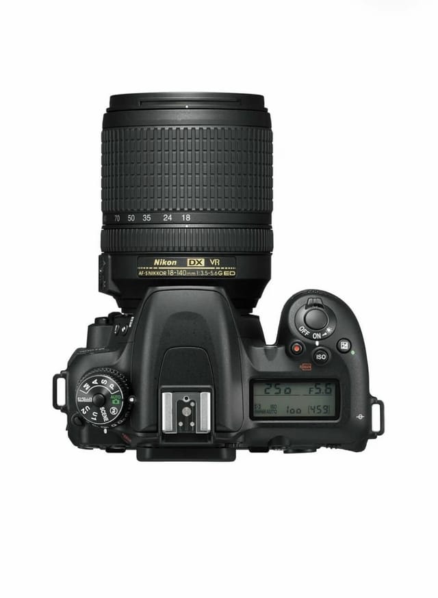 Товар Фотоаппарат Nikon D7500 Kit AF-S DX NIKKOR 18-140mm 1:3.5-5.6 G ED VR, черный